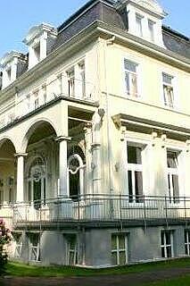 Außenansicht der Fachklinik am Korso