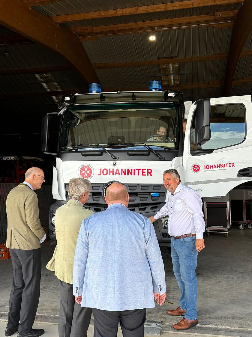 Herrenmeister besichtigt LKW