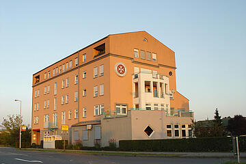 Außenaufnahme der Johanniter-Regionalgeschäftsstelle in Mannheim Friedrichsfeld in den 1990er Jahren..