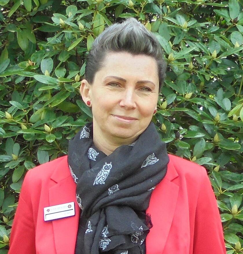 Frau Schneider, Mitarbeiterin in der Verwaltung an der Klinik am Korso
