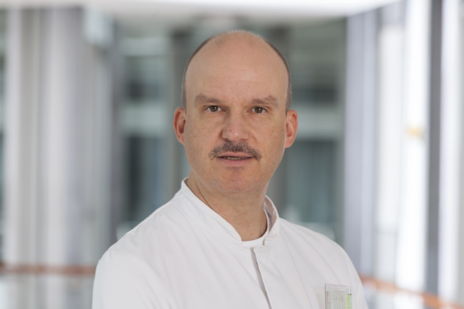 Dr. Kowierschke, Leitender Chefarzt / Facharzt für Innere Medizin / Geriatrie / Sozialmedizin / Physikalische Therapie und Balneologie