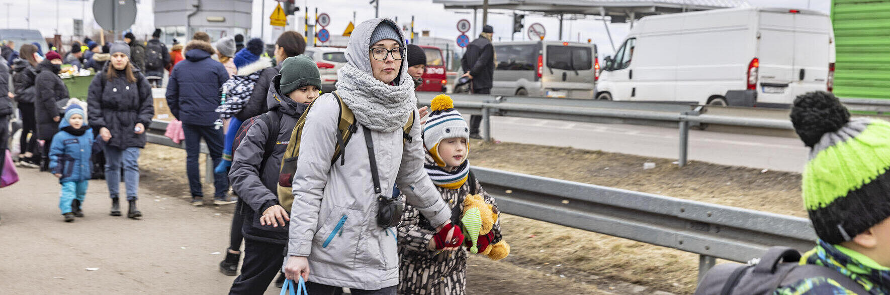 Eine ukrainische Familie auf der Flucht.