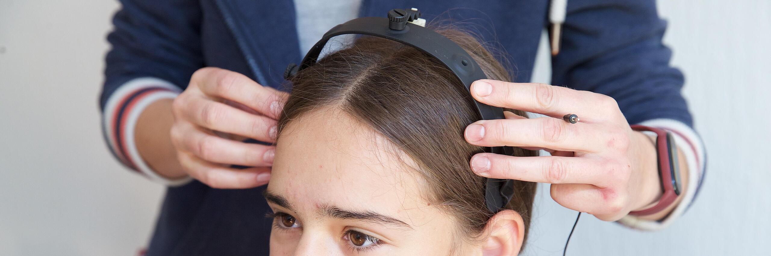 Foto Anpassung Neurofeedback Elektroden 