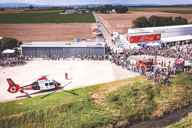 Blick auf das Luftrettungszentrum in Reichelsheim am Tag der offenen Tür